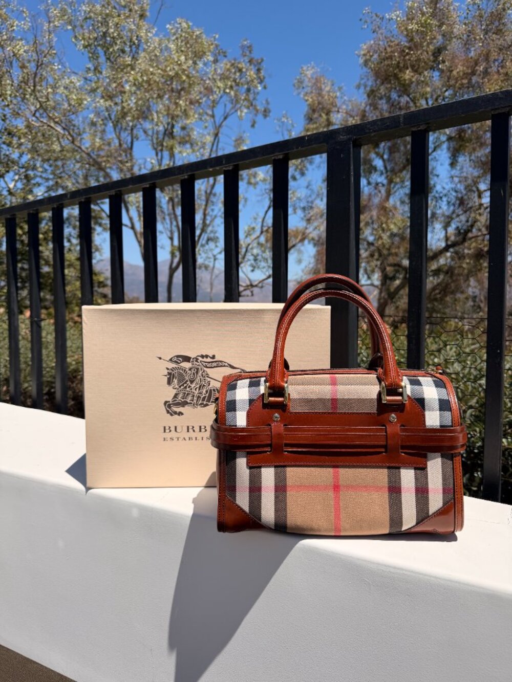 Burberry House Check Bridle Boston Bag (Alchester/Chester model) in Brown (+box) - Picture 2 of 7